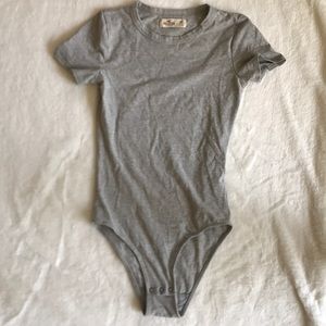 Hollister: Grey Short Sleeve fitting bodysuit